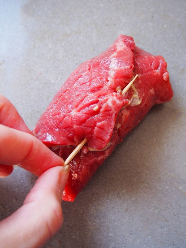 为德国牛肉肉饼准备牛肉