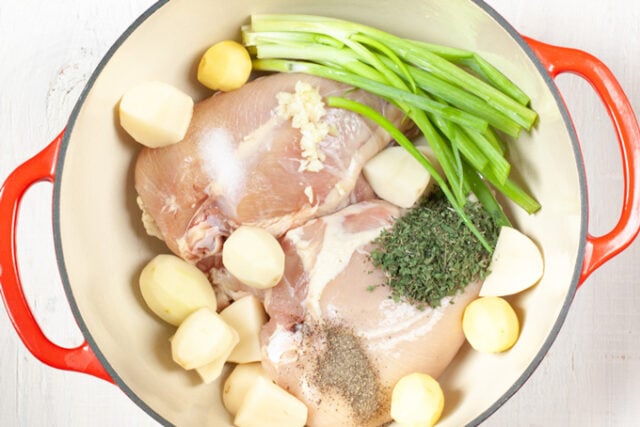哥伦比亚阿贾科的鸡肉和土豆